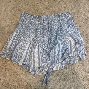 Illa Illa blue and white beachy floral ruffle shorts